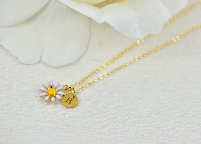 Dainty Daisy Initials Necklace, Gold Personalised Daisy Floral Name Necklace, Gift for Her, Bridesmaids Engraved Initial Drop Necklace