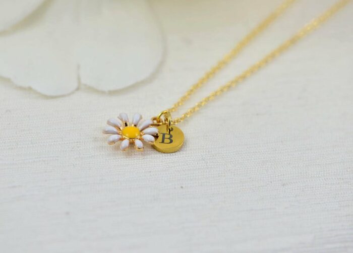 Dainty Daisy Initials Necklace, Gold Personalised Daisy Floral Name Necklace, Gift for Her, Bridesmaids Engraved Initial Drop Necklace