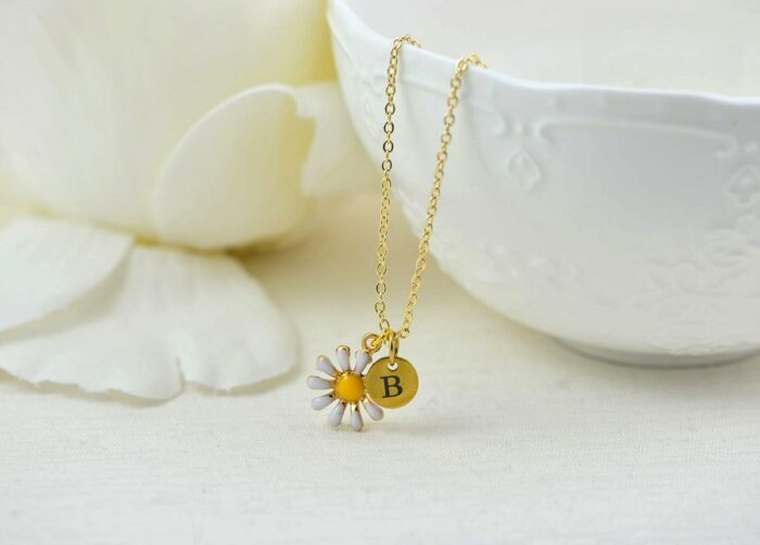 Dainty Daisy Initials Necklace, Gold Personalised Daisy Floral Name Necklace, Gift for Her, Bridesmaids Engraved Initial Drop Necklace