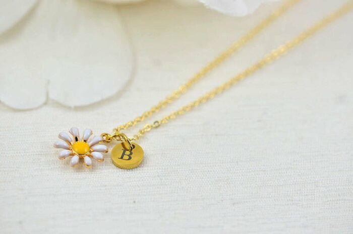 Dainty Daisy Initials Necklace, Gold Personalised Daisy Floral Name Necklace, Gift for Her, Bridesmaids Engraved Initial Drop Necklace