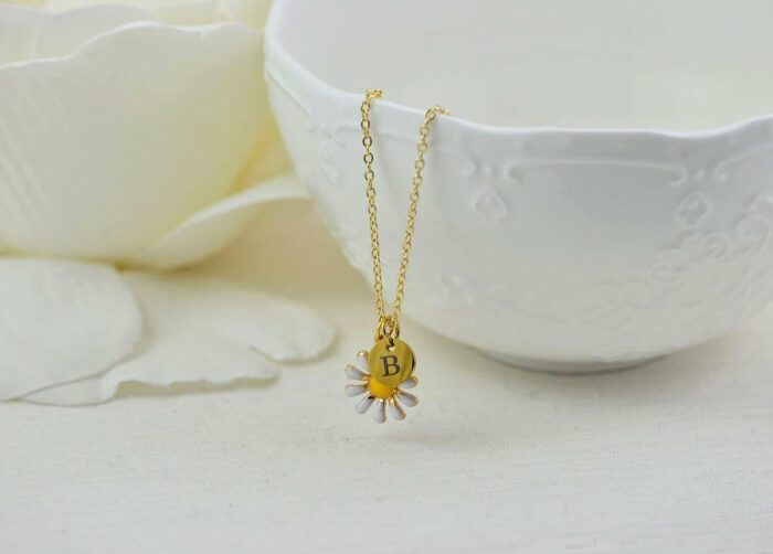 Dainty Daisy Initials Necklace, Gold Personalised Daisy Floral Name Necklace, Gift for Her, Bridesmaids Engraved Initial Drop Necklace