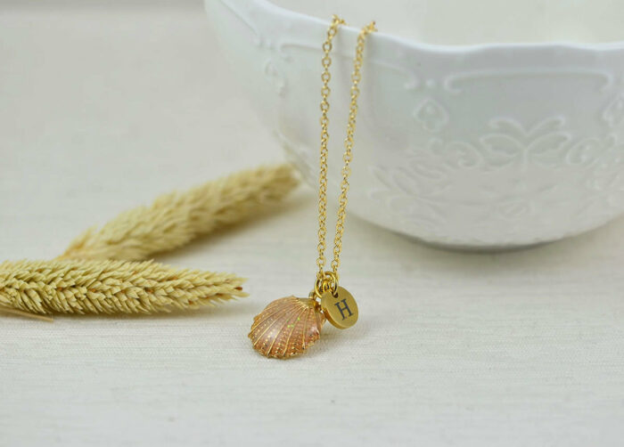 Dainty Initials Charm Seashell Necklace, Gold Personalised Everyday Name Necklace, Gift for Her, Bridesmaids Engraved Initial Drop Necklace