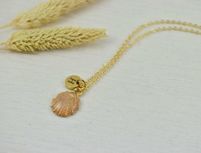 Dainty Initials Charm Seashell Necklace, Gold Personalised Everyday Name Necklace, Gift for Her, Bridesmaids Engraved Initial Drop Necklace