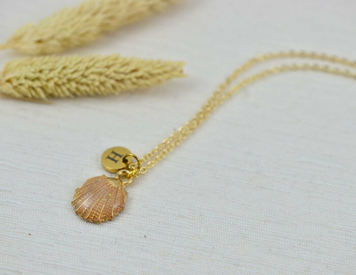 Dainty Initials Charm Seashell Necklace, Gold Personalised Everyday Name Necklace, Gift for Her, Bridesmaids Engraved Initial Drop Necklace