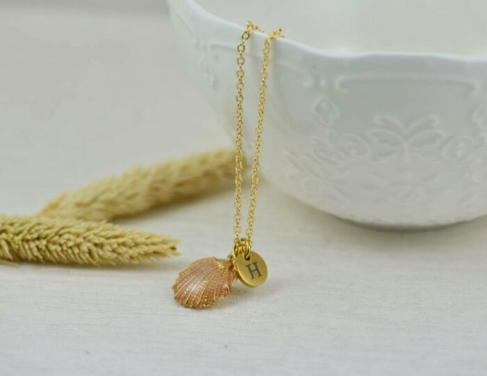 Dainty Initials Charm Seashell Necklace, Gold Personalised Everyday Name Necklace, Gift for Her, Bridesmaids Engraved Initial Drop Necklace