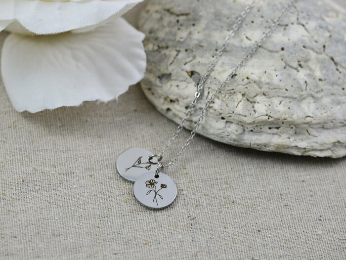 Engraved Flower Necklace, Personalised Name Charm, Flower Custom Round Necklace, Minimalist Round Flower Necklace, Dainty Women Jewellery